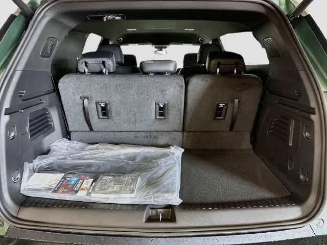 New 2027 Chevrolet Traverse LT w/ LPO, Floor Liner Package FWD image 23