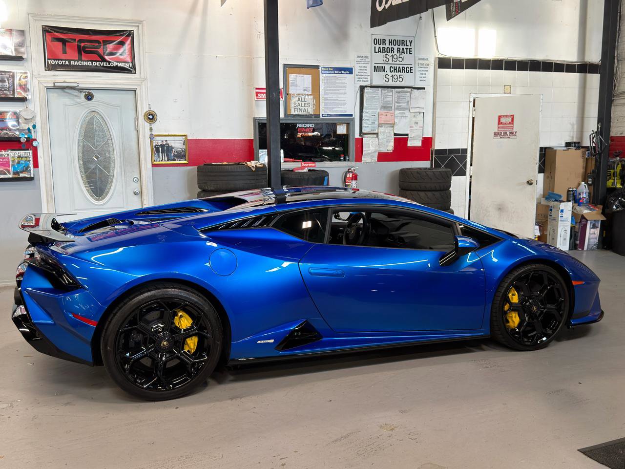 Used 2023 Lamborghini Huracan Tecnica RWD image 4