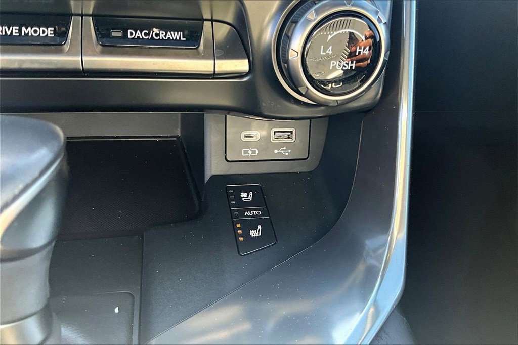 Used 2023 Lexus LX 600 4WD w/ Premium Package image 16