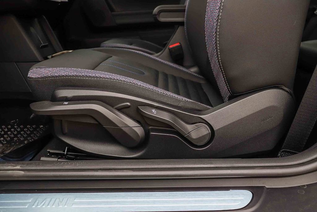 New 2026 MINI Cooper 2-Door Hardtop image 21