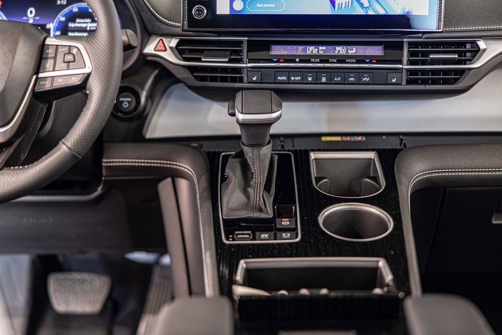 Used 2025 Toyota Sienna XSE image 39