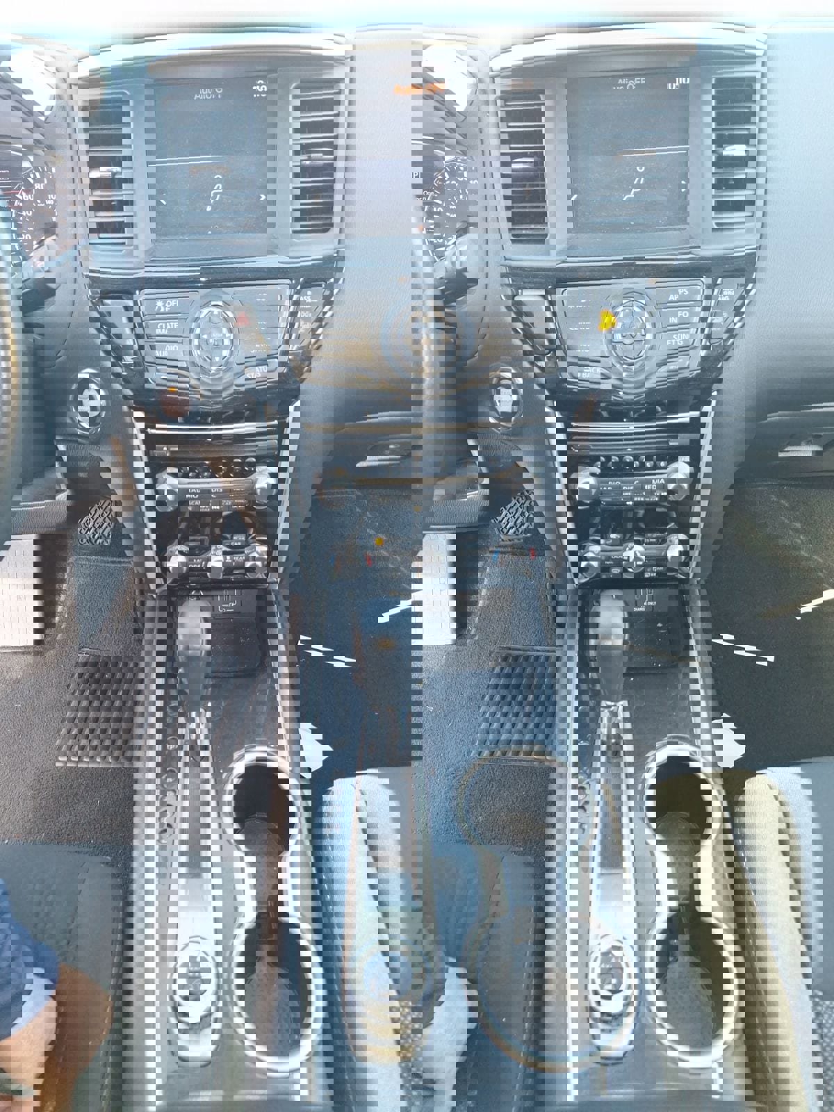 Used 2019 Nissan Pathfinder SV image 13