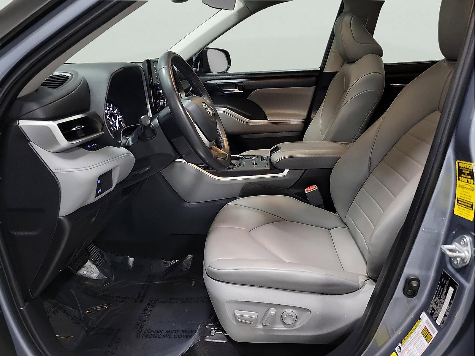 Used 2022 Toyota Highlander XLE image 12