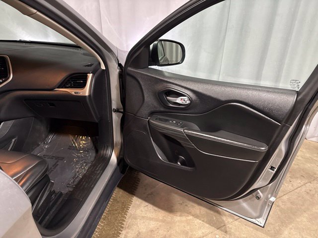 Used 2015 Jeep Cherokee Limited AWD/4WD image 36