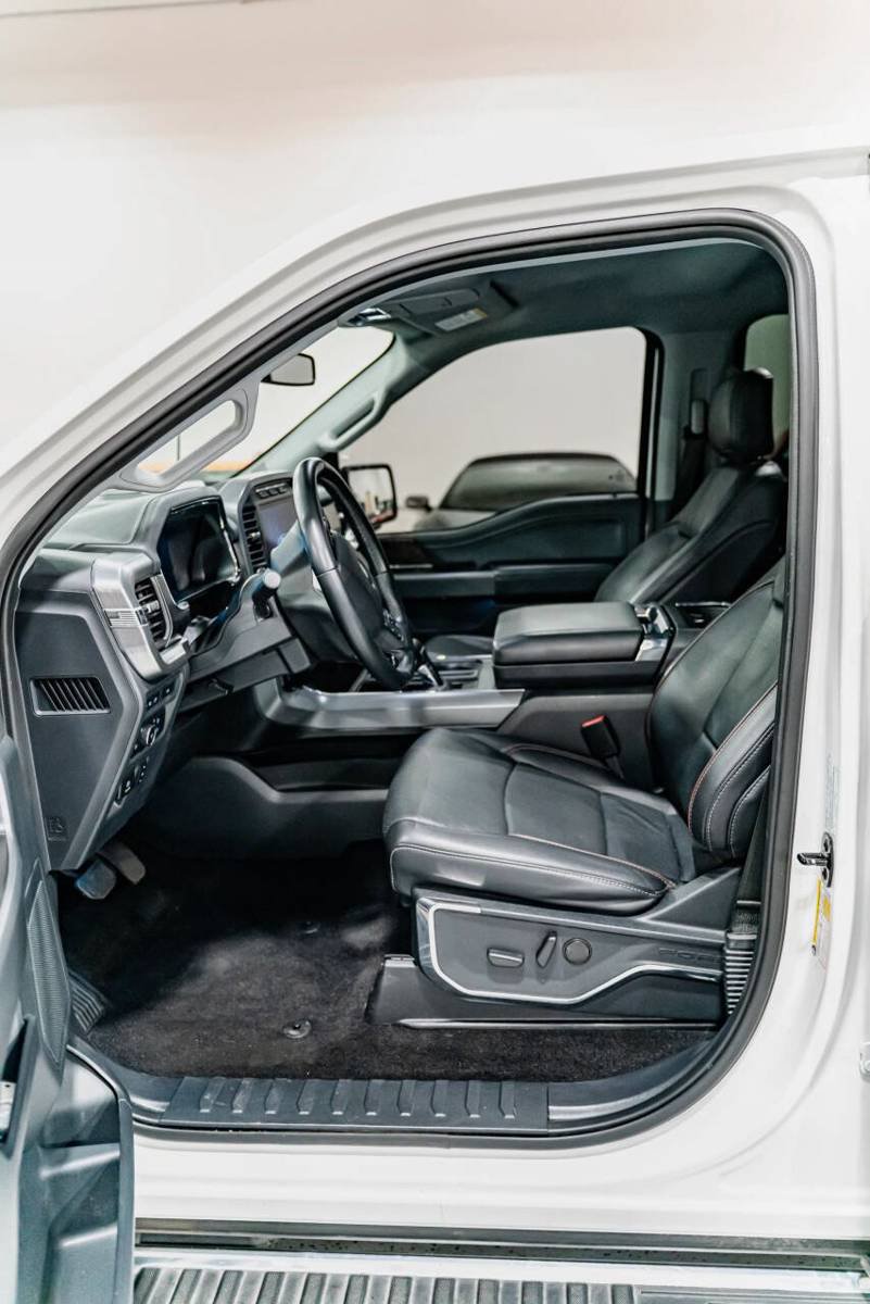 Used 2022 Ford F150 Lariat w/ Trailer Tow Package RWD image 9