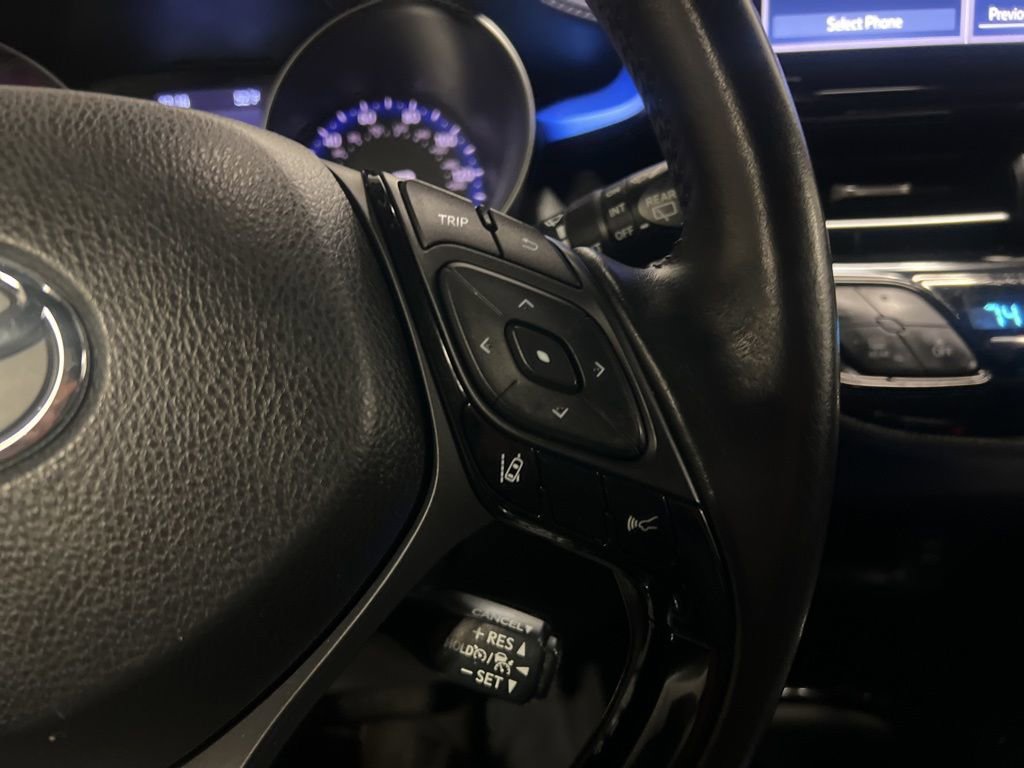 Used 2020 Toyota C-HR XLE image 15