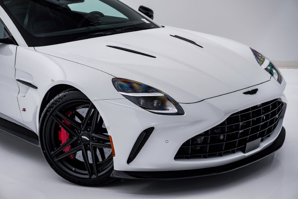 New 2026 Aston Martin V8 Vantage S RWD image 4