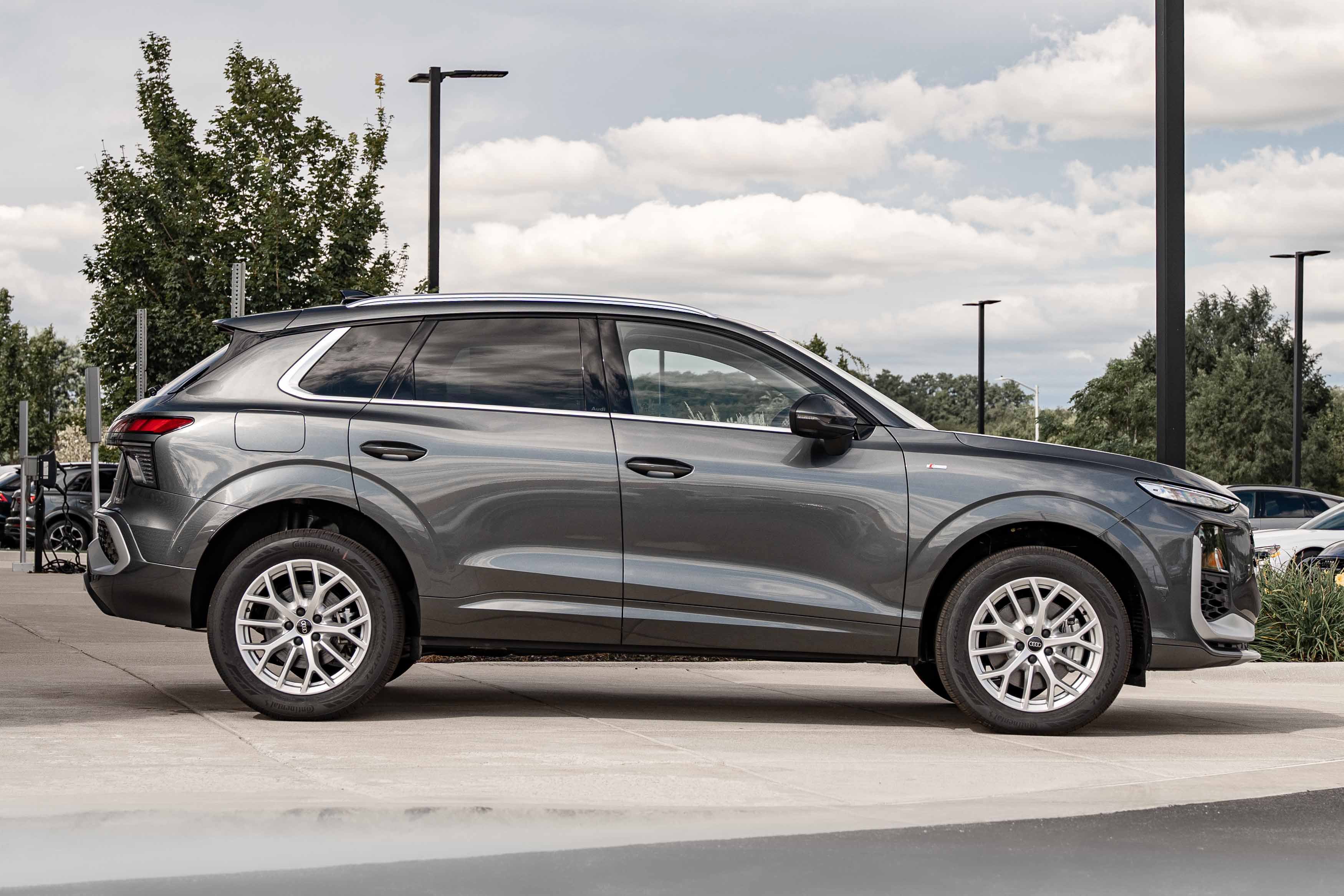 New 2026 Audi Q3 quattro 2.0T AWD/4WD image 3