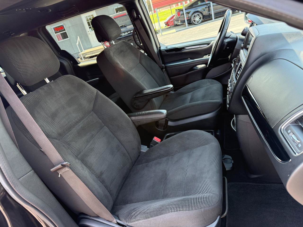 Used 2020 Dodge Grand Caravan SE FWD image 22