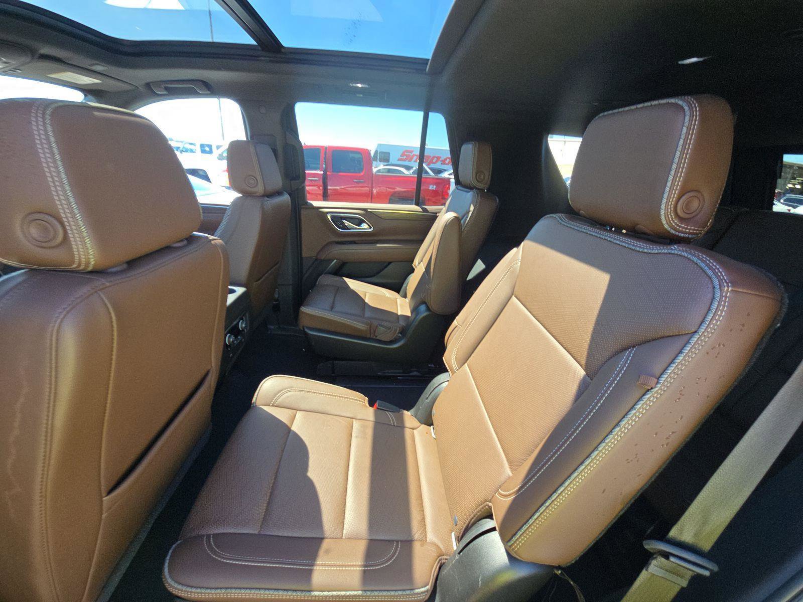 Used 2021 Chevrolet Tahoe High Country w/ Premium Package RWD image 10