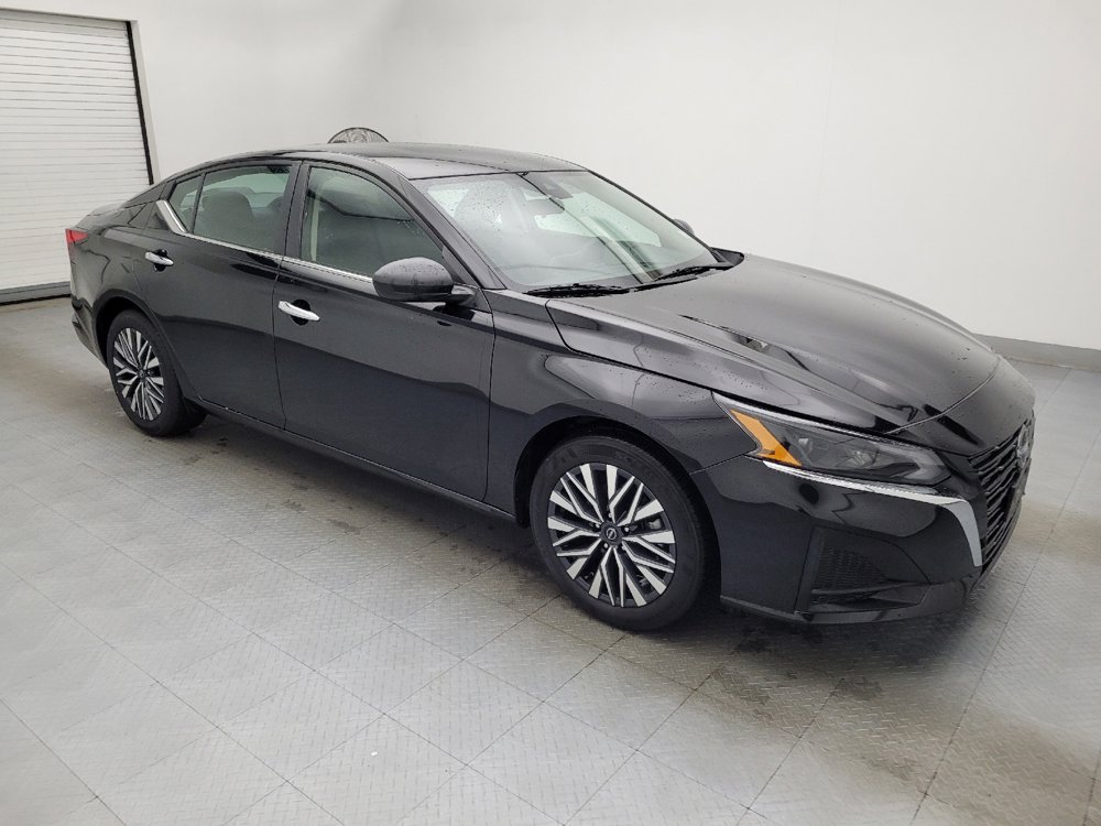 Used 2024 Nissan Altima 2.5 SV image 11