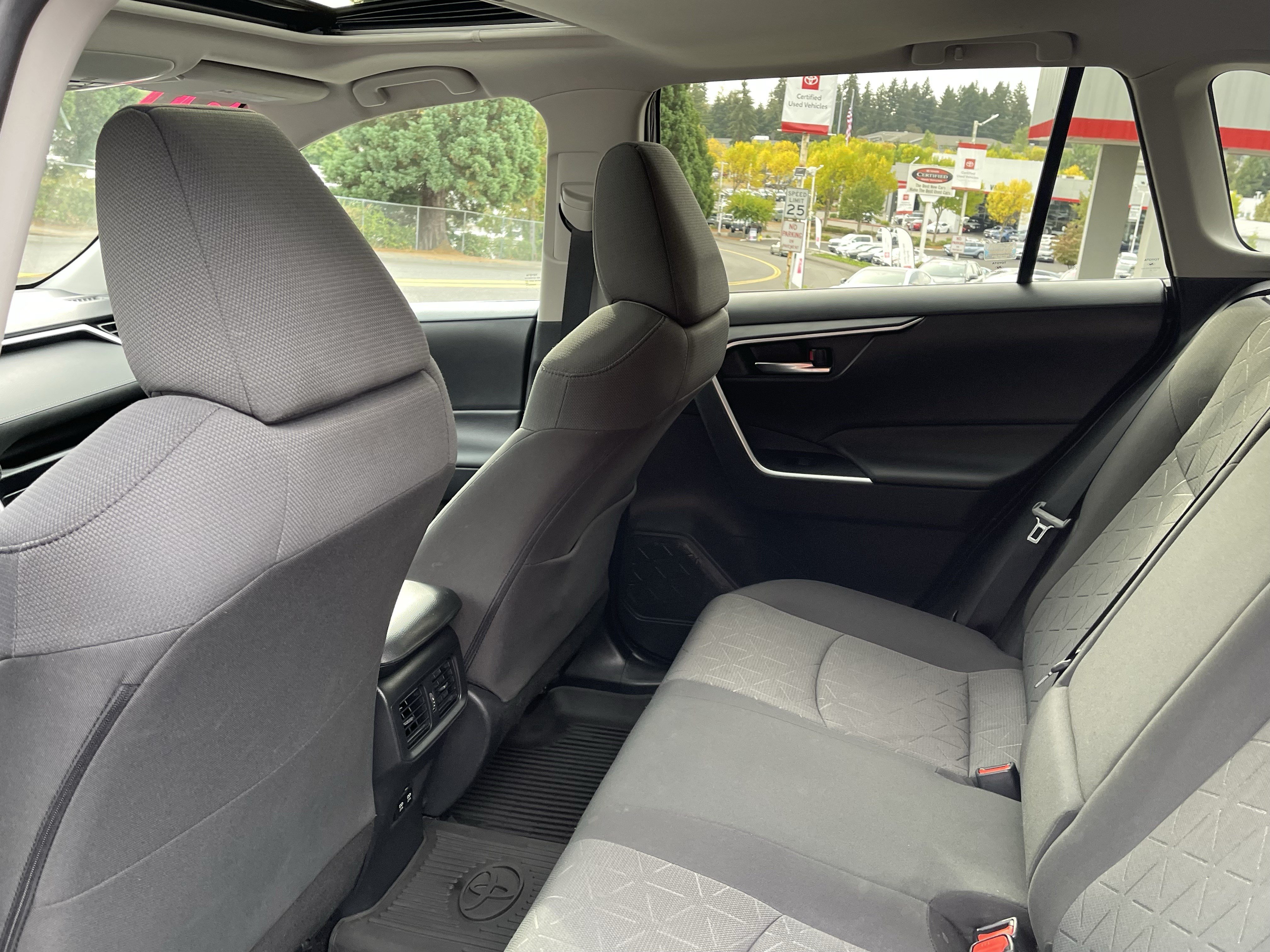 Used 2021 Toyota RAV4 XLE w/ Convenience Package AWD/4WD image 13