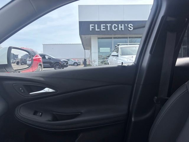 Used 2023 Buick Encore GX Preferred w/ Cold Weather Comfort Package AWD/4WD image 13