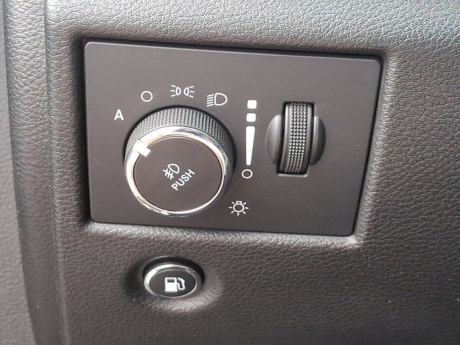 Used 2022 Jeep Grand Cherokee Limited image 29