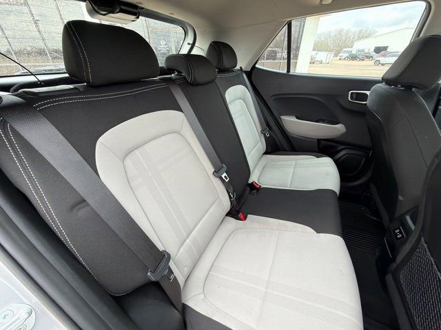 Used 2024 Hyundai Venue SEL image 24