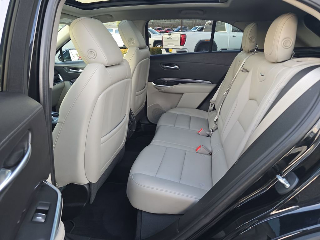 Used 2021 Cadillac XT4 Luxury w/ Cold Weather Package image 27