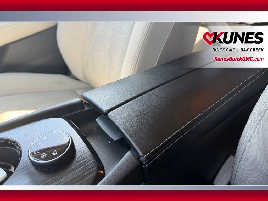 Used 2025 Nissan Rogue SV AWD/4WD image 12