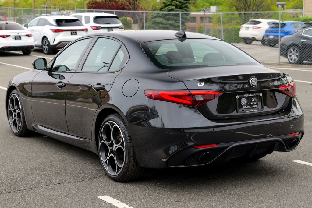 Used 2022 Alfa Romeo Giulia Veloce AWD/4WD image 5