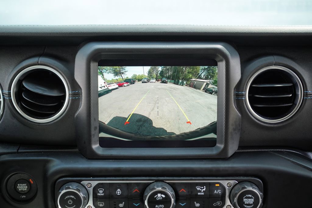 Used 2023 Jeep Wrangler Unlimited Rubicon 4xe w/ Cold Weather Group AWD/4WD image 33