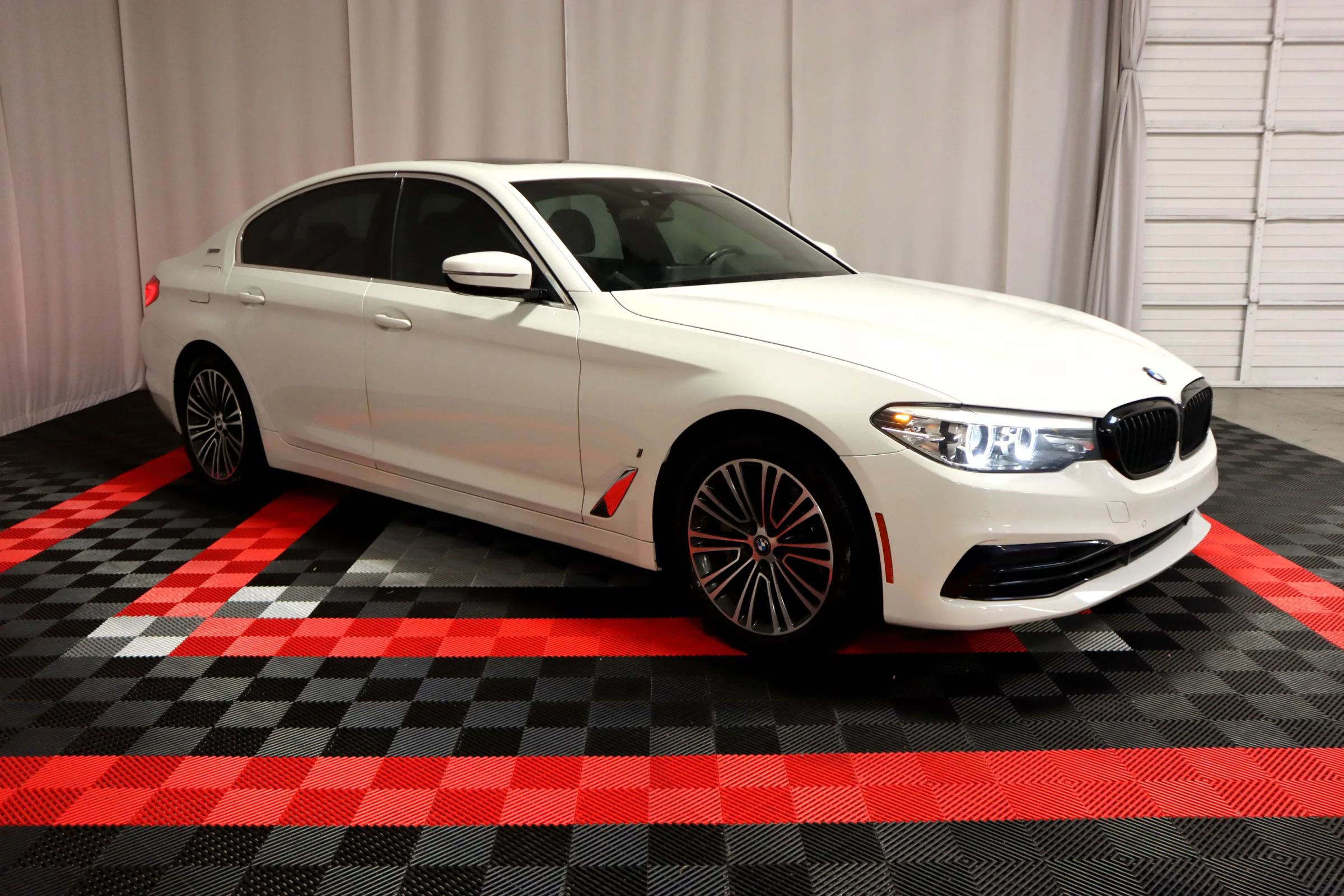 Used 2019 BMW 530e w/ Convenience Package image 6