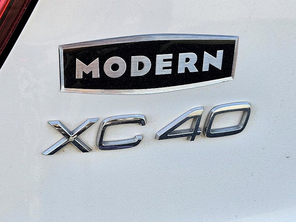 Used 2024 Volvo XC40 B5 Plus w/ Climate Package image 14