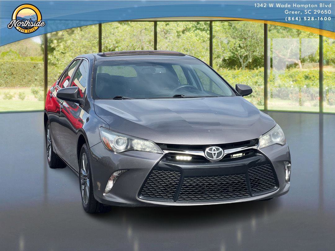 Used 2017 Toyota Camry SE w/ Moonroof Package image 3