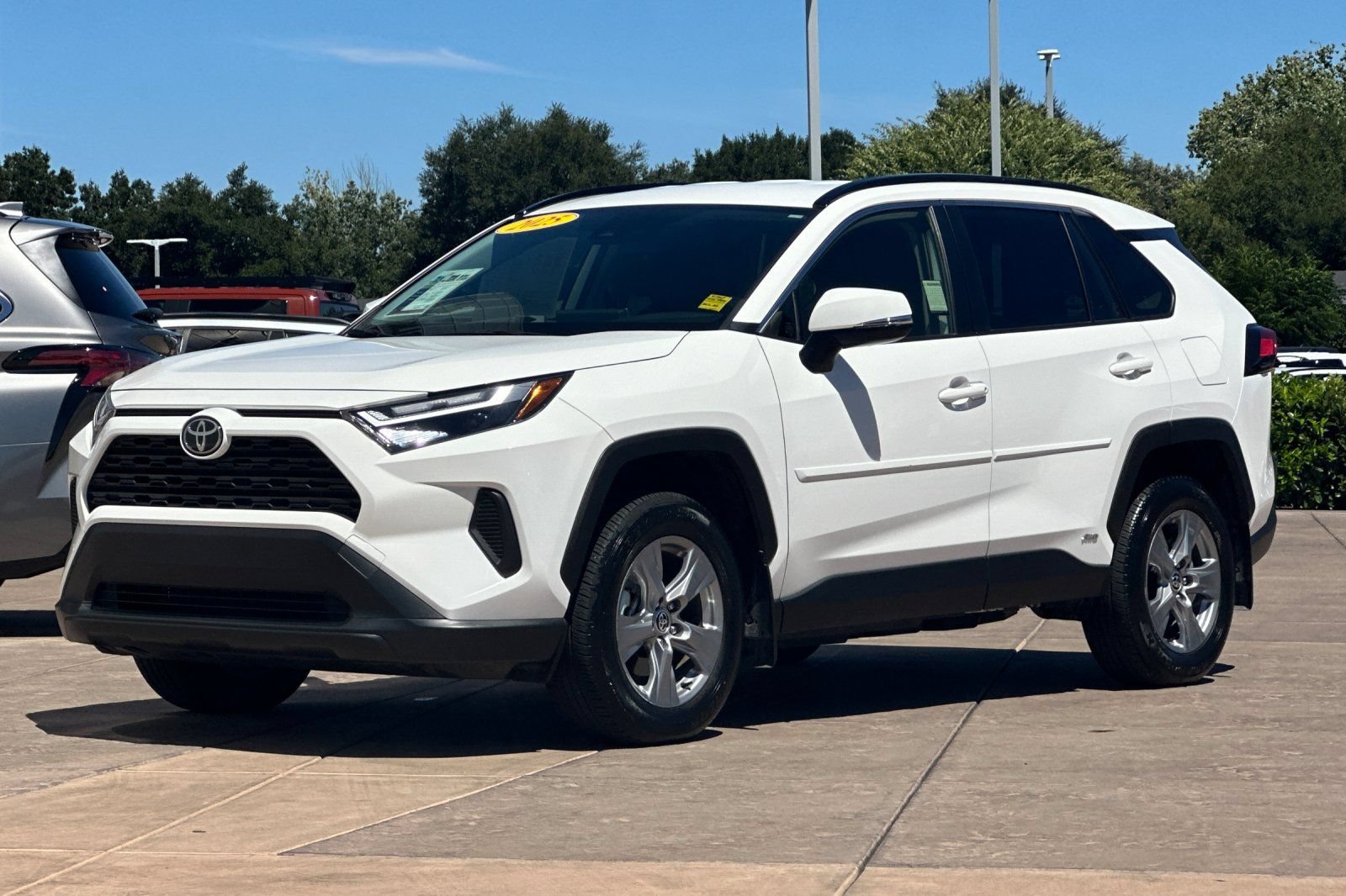 Used 2025 Toyota RAV4 XLE AWD/4WD image 8