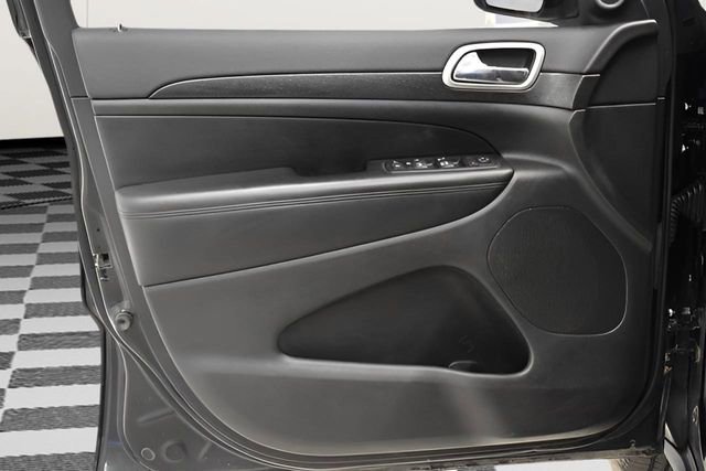 Used 2018 Jeep Grand Cherokee Laredo image 22