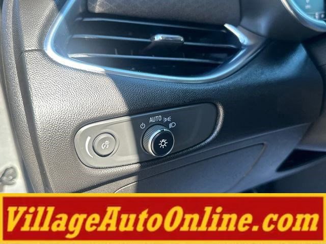 Used 2017 Chevrolet Malibu LT FWD image 16