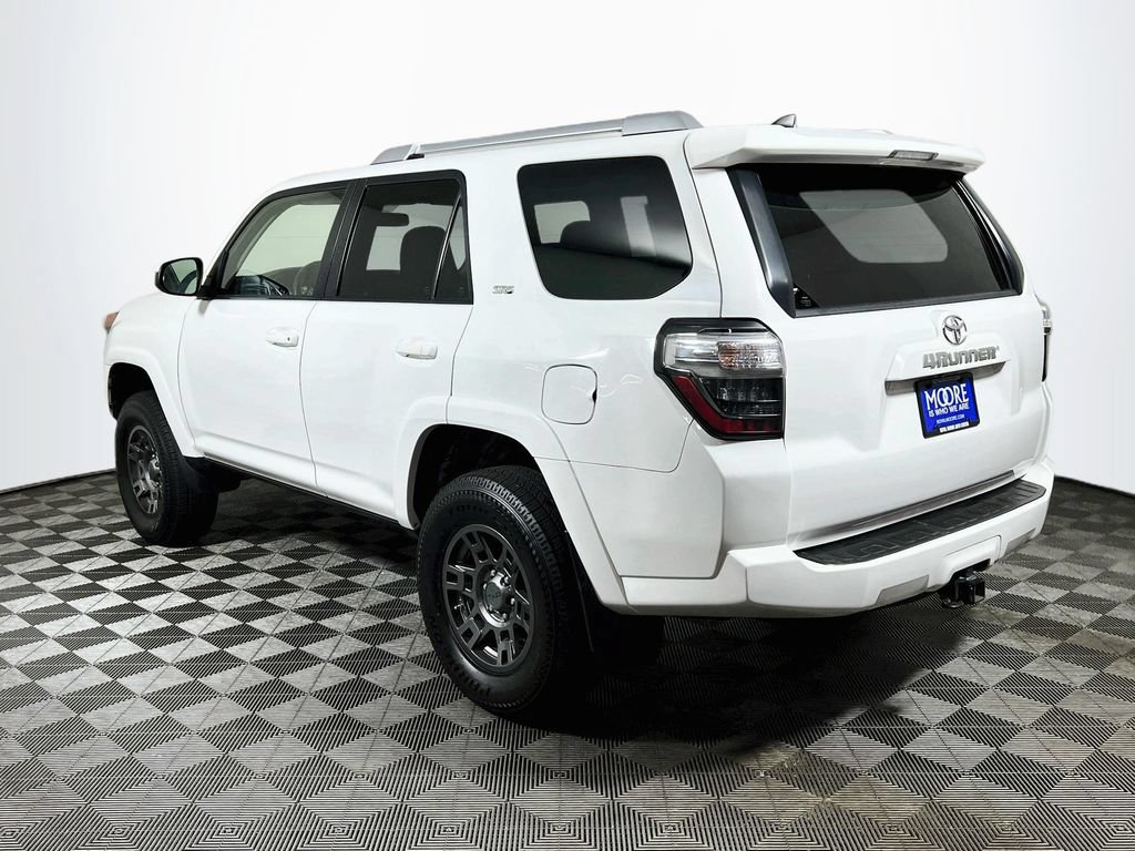 Used 2018 Toyota 4Runner SR5 AWD/4WD image 5
