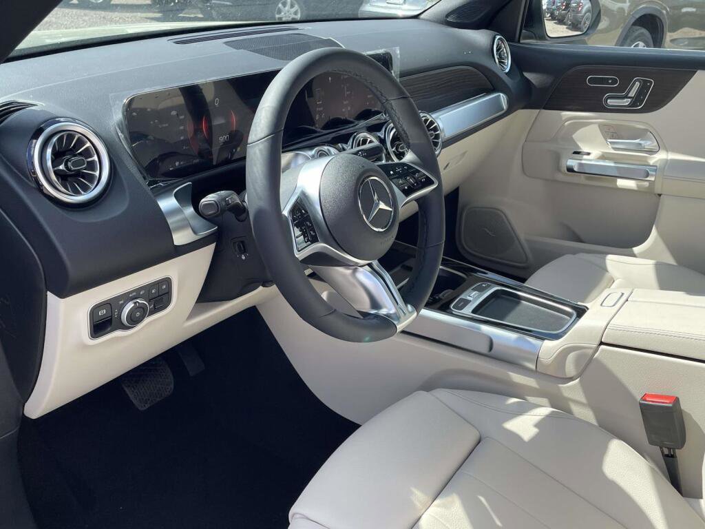 New 2026 Mercedes-Benz GLB 250 4MATIC image 12