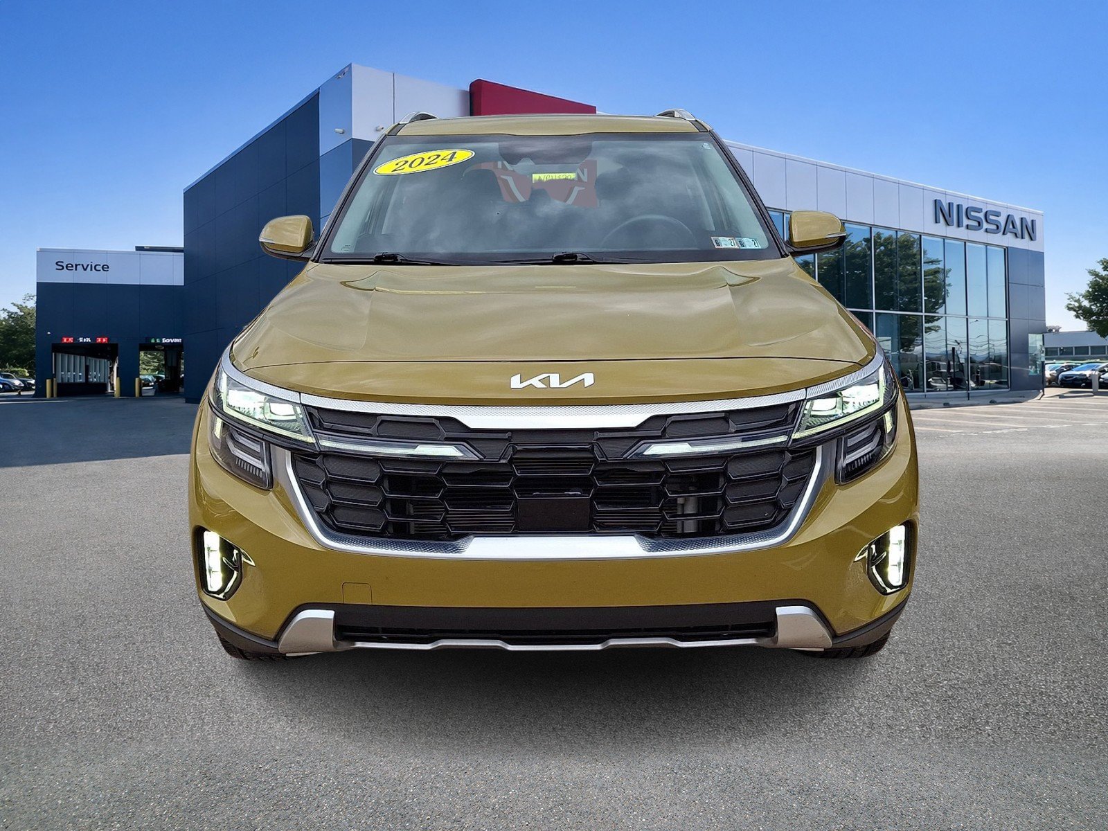 Used 2024 Kia Seltos SX w/ SX Sunroof Package AWD/4WD image 2