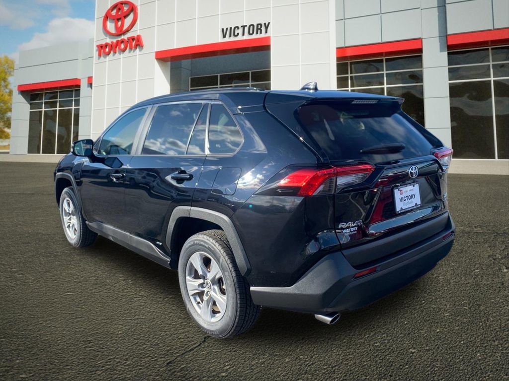 Used 2025 Toyota RAV4 XLE AWD/4WD image 5