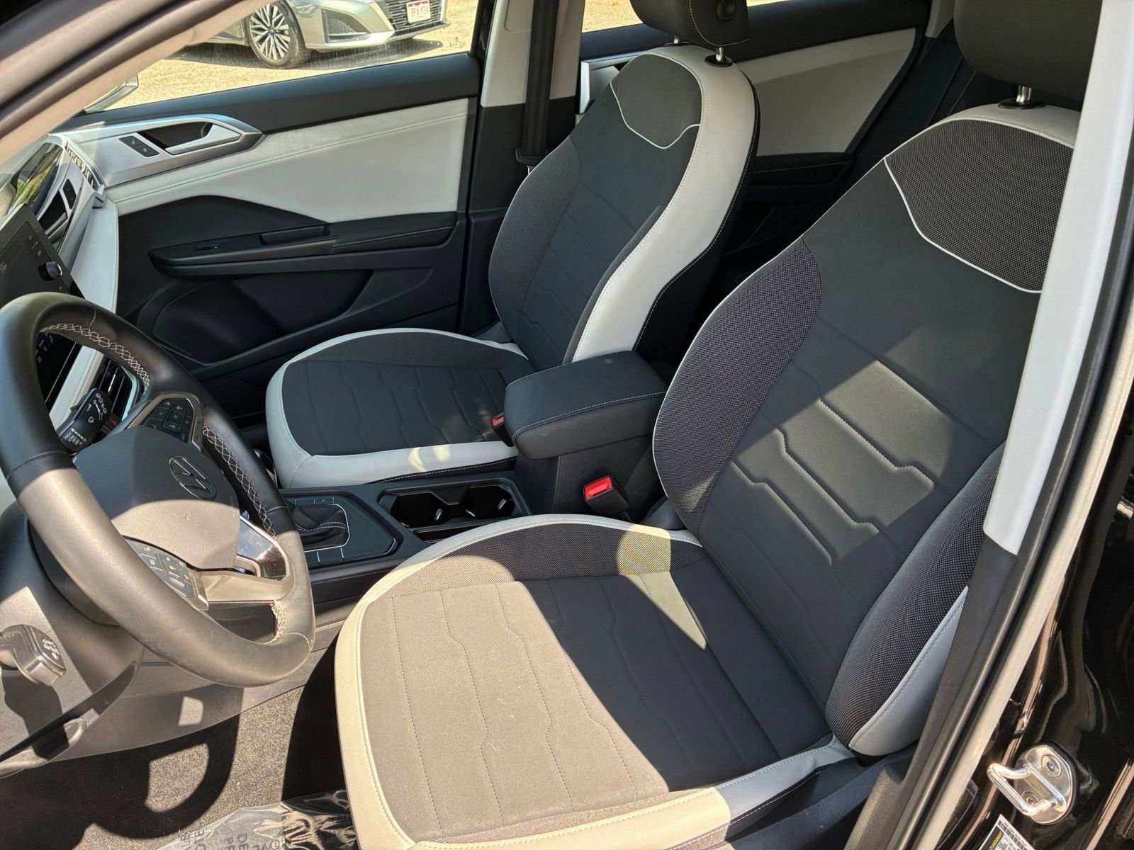 Used 2025 Volkswagen Taos SE FWD image 36