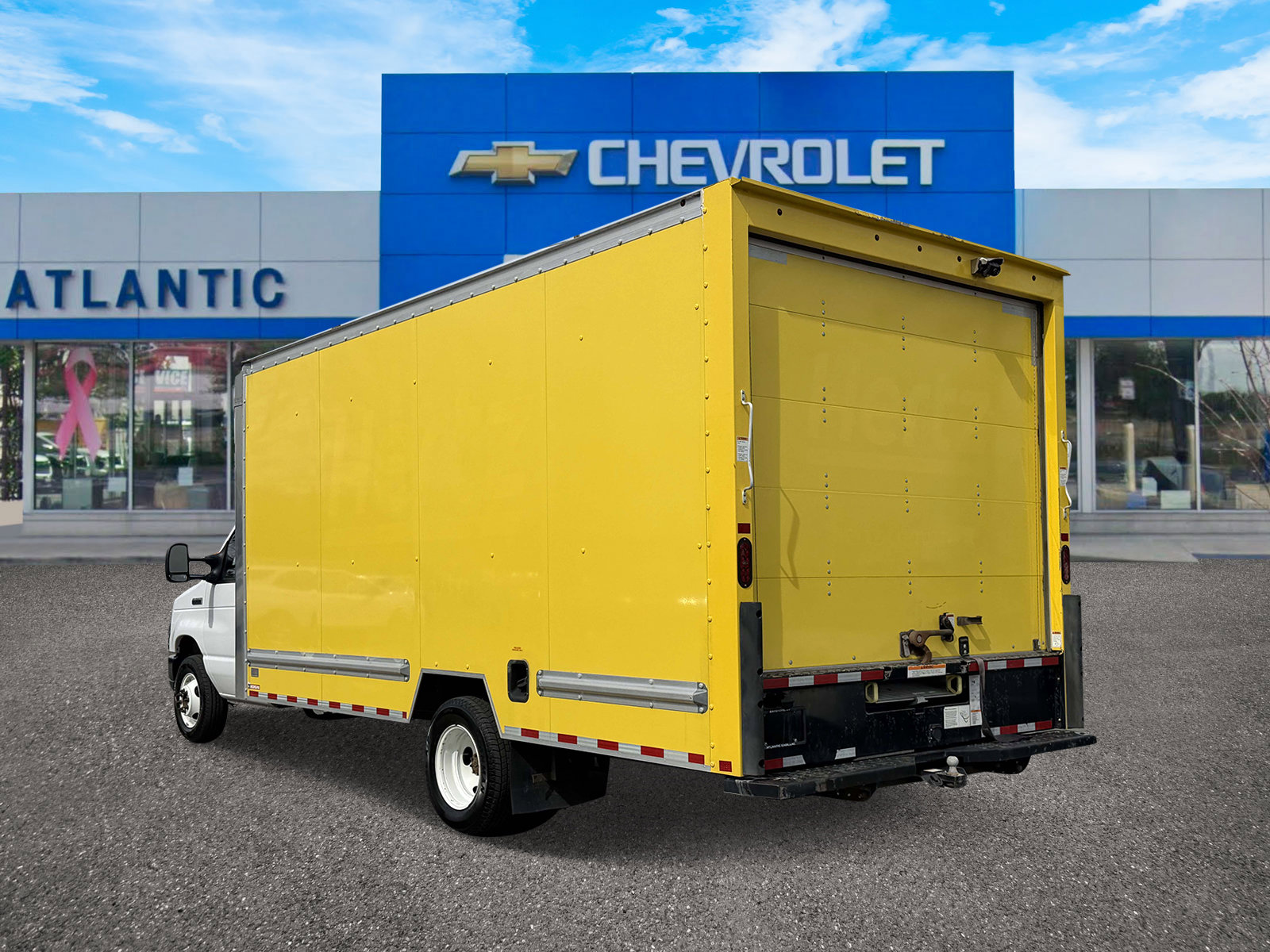 Used 2022 Ford E-350 and Econoline 350 Super Duty w/ Power Windows & Locks Group image 3