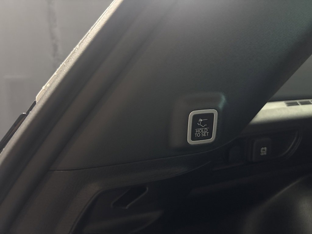 Used 2025 Jeep Grand Cherokee Altitude image 7