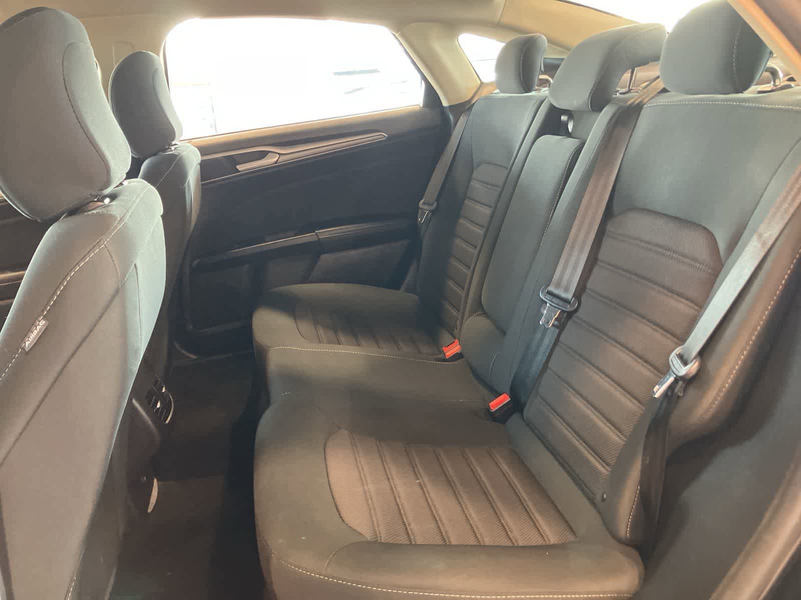Used 2020 Ford Fusion SE AWD/4WD image 25