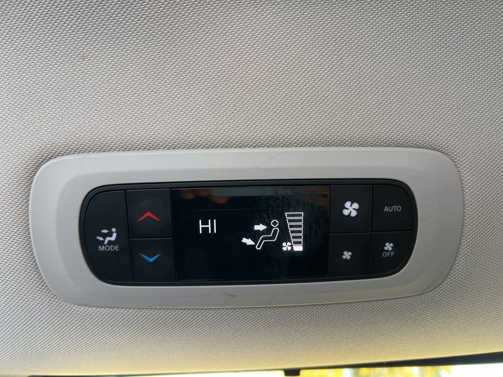 Used 2024 Chrysler Pacifica Touring-L image 28