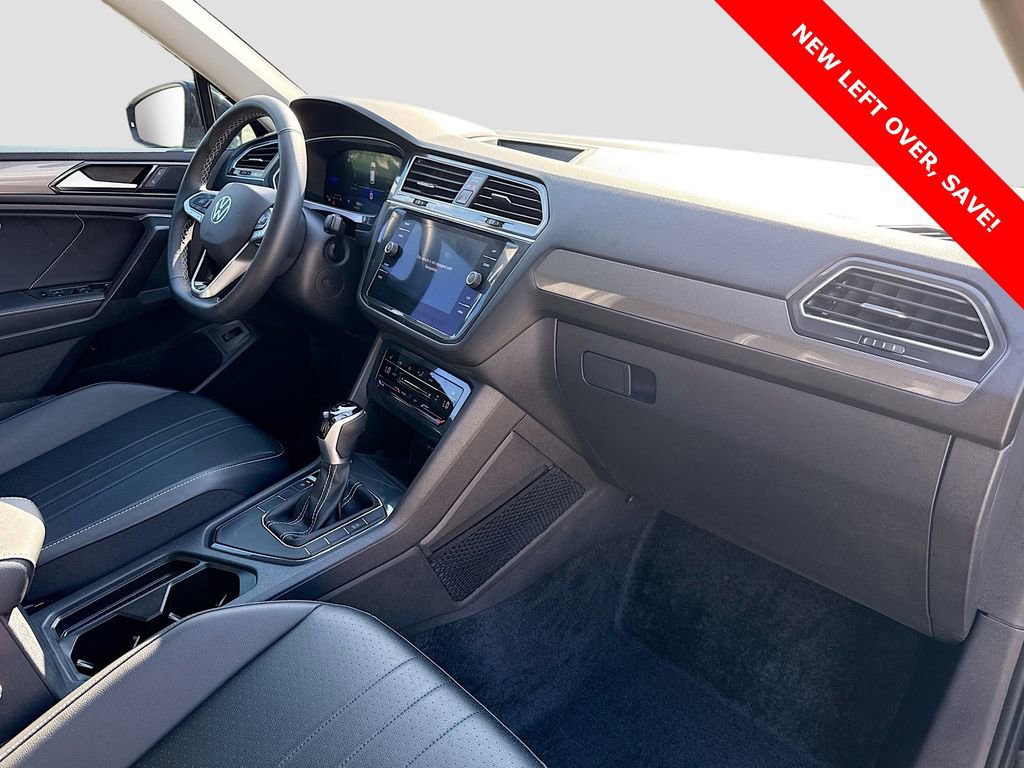 Used 2024 Volkswagen Tiguan SE image 29