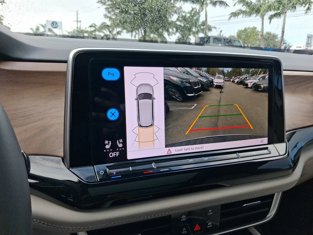 Used 2024 Volkswagen Atlas SE w/ Panoramic Sunroof Package FWD image 25