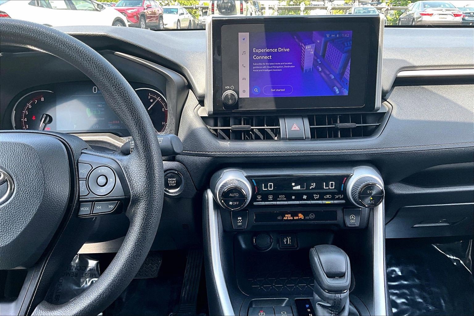 Used 2025 Toyota RAV4 XLE AWD/4WD image 6