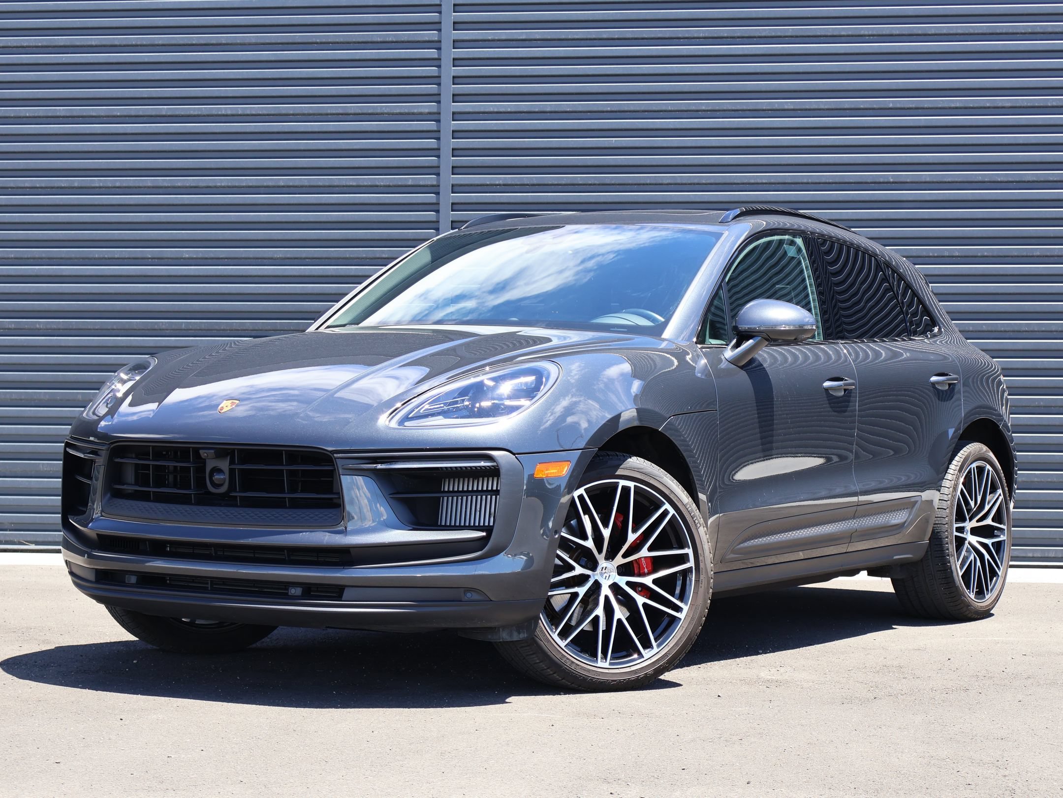 Used 2023 Porsche Macan S AWD/4WD image 2