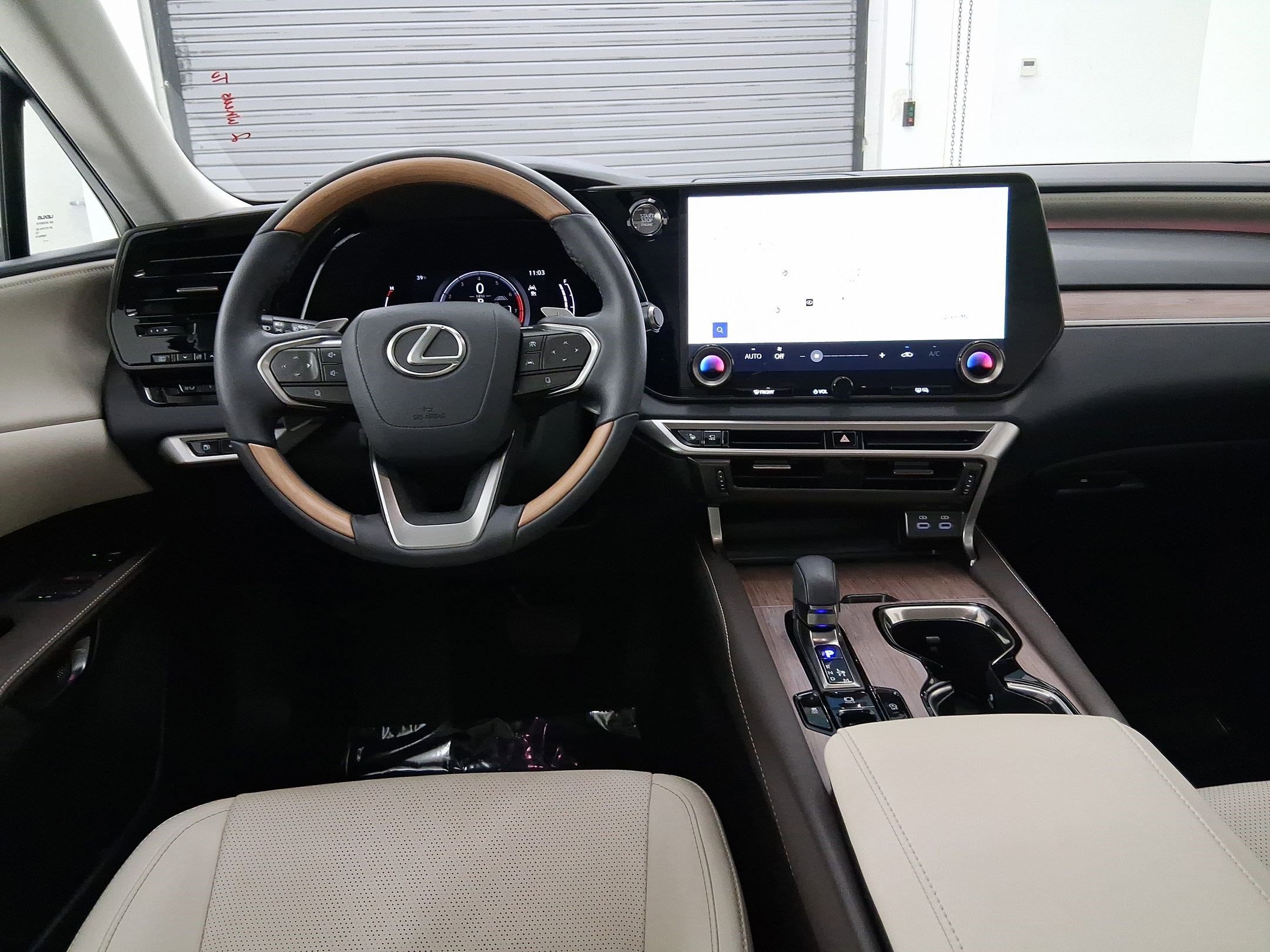 Used 2024 Lexus RX 350 Premium Plus w/ Convenience Package image 4