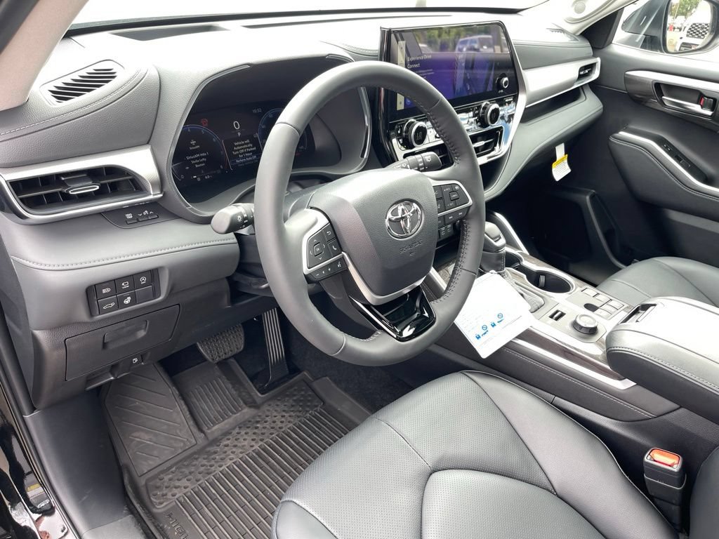 New 2026 Toyota Highlander Platinum AWD/4WD image 14