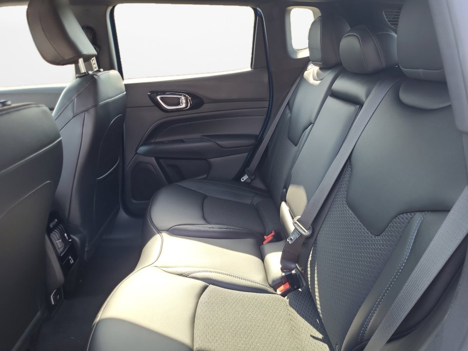 New 2026 Jeep Compass Latitude image 13