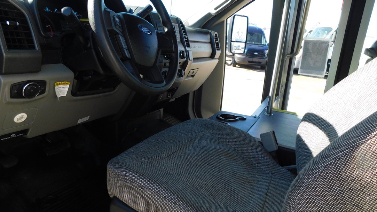 Used 2017 Ford F550 2WD Regular Cab Super Duty w/ XL Value Package image 18