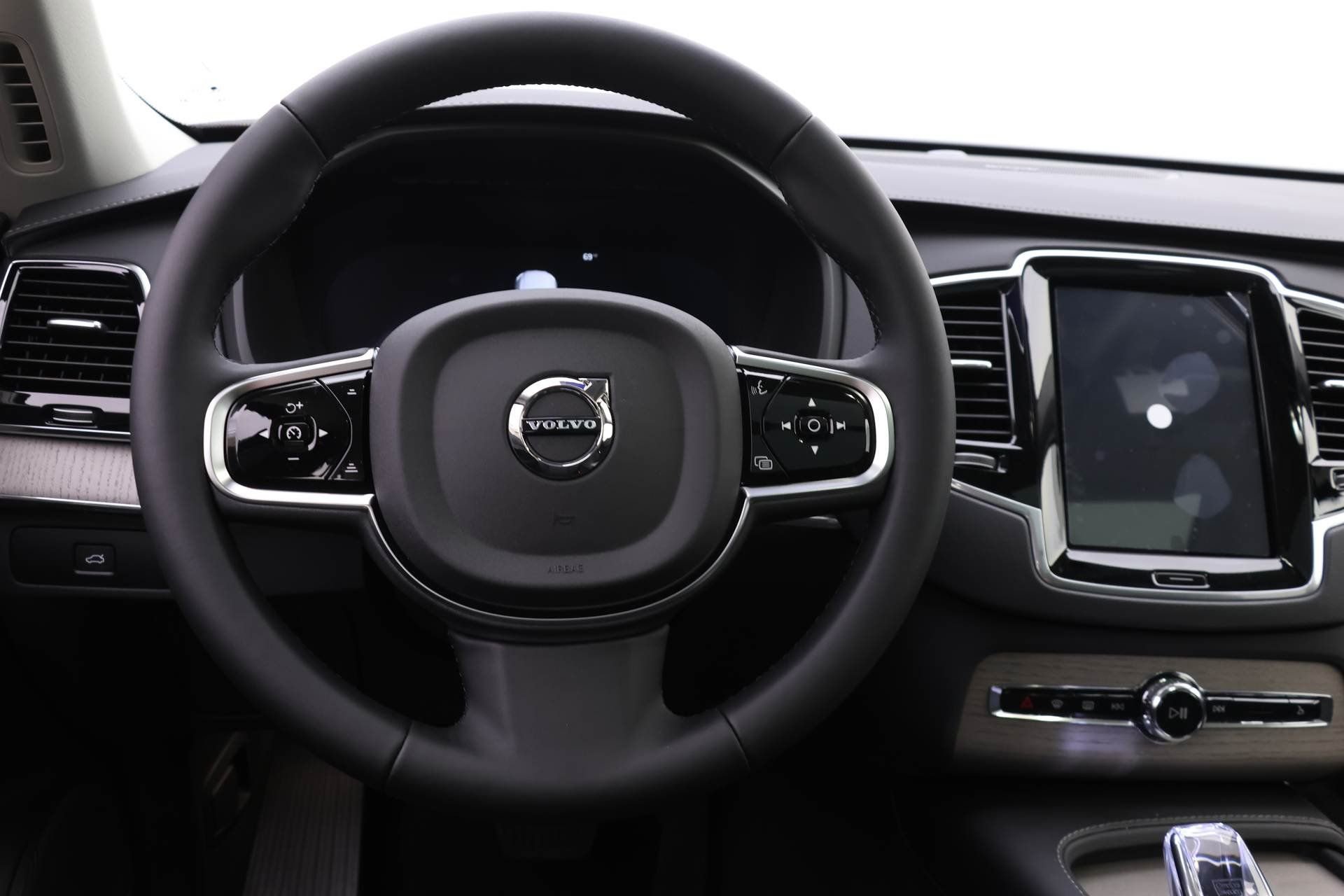 New 2025 Volvo XC90 B6 Ultra AWD/4WD image 13