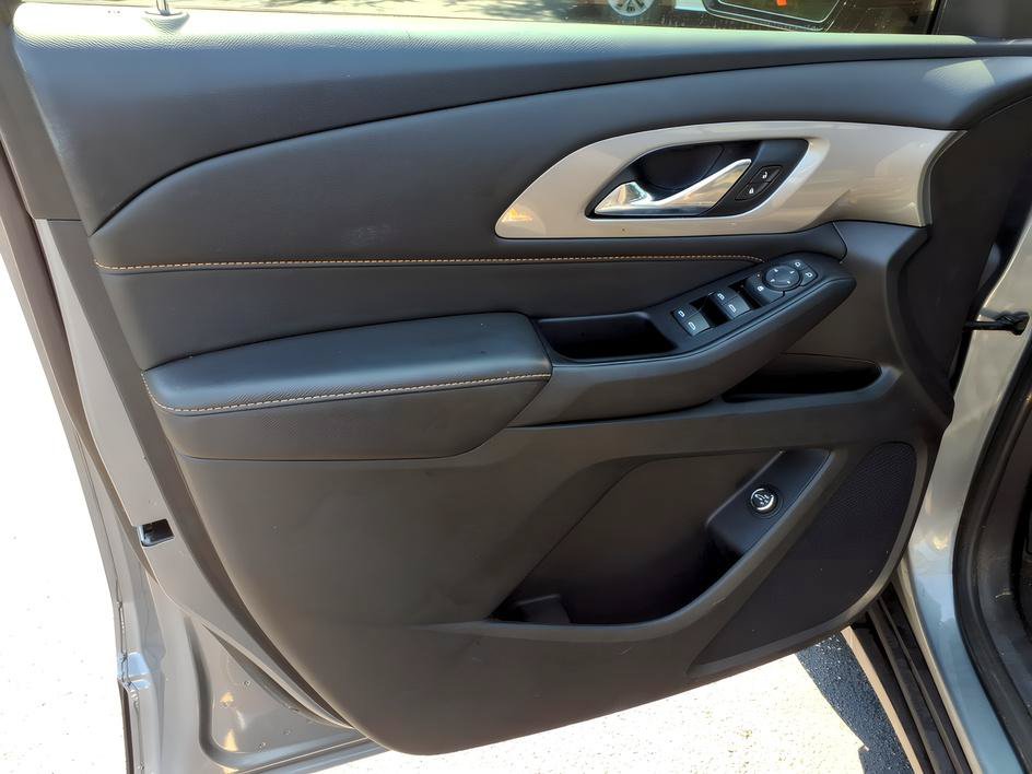 Used 2020 Chevrolet Traverse LT FWD image 16