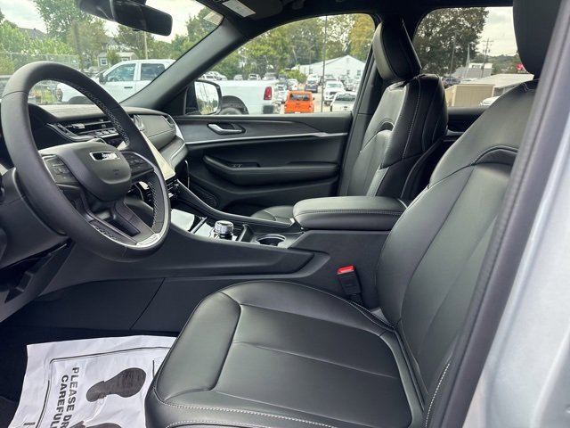 New 2025 Jeep Grand Cherokee Limited w/ Black Appearance Package image 13