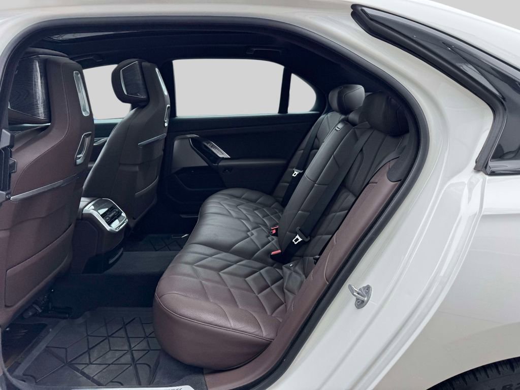 Certified 2023 BMW 760i xDrive w/ Executive Package image 11